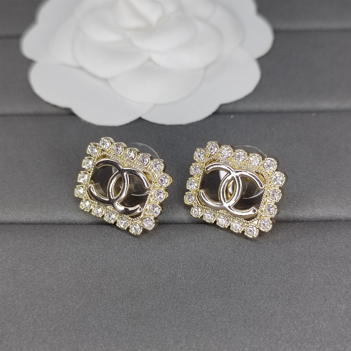 Luxurious Diamond Hollow Stud Earrings