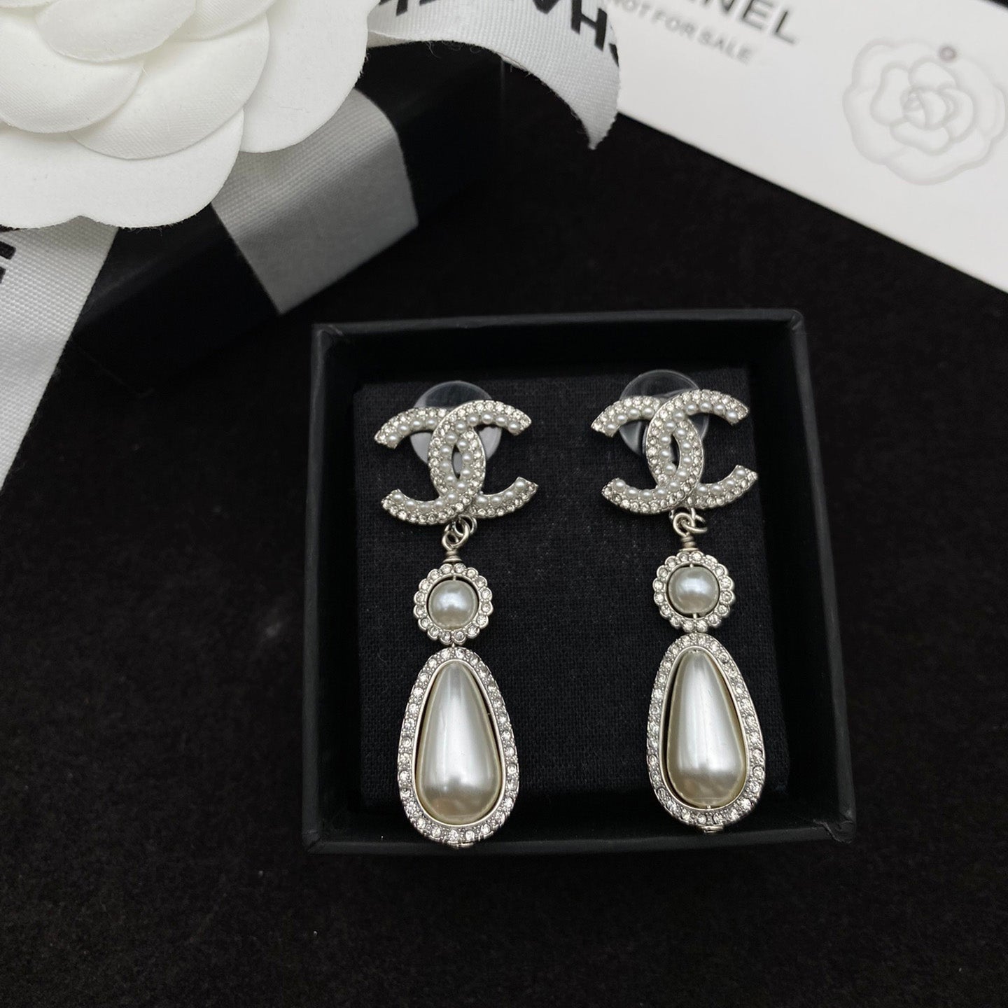 Elegant Pearl Pendant Diamond Earrings