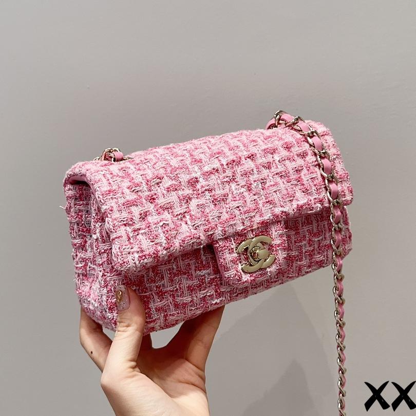 Early spring woolen shoulder bag