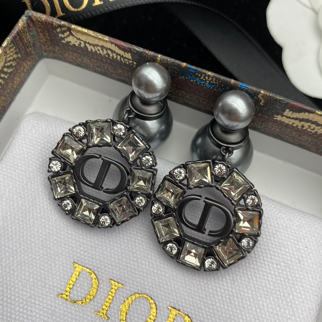 Temperament Grey Pearl Diamond Earrings