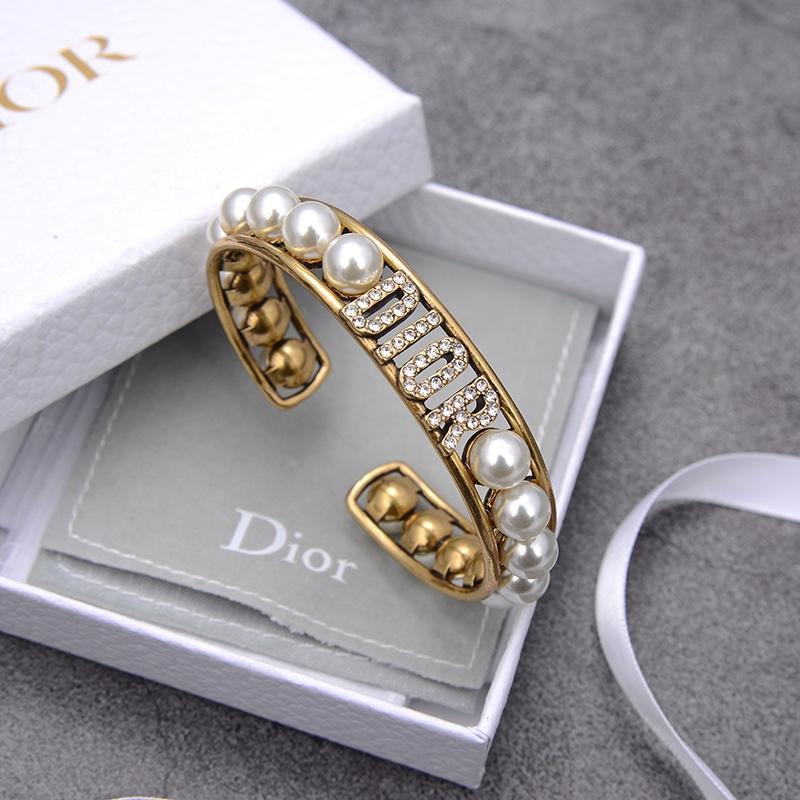 Fashion Hollow Letter Pearl Bracelet