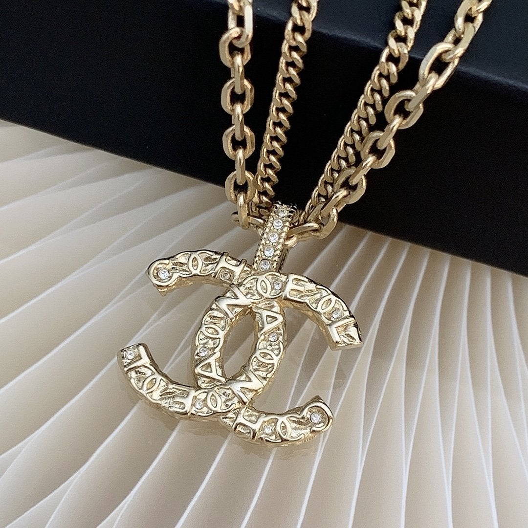 Fashion Carved Double C Pendant Necklace