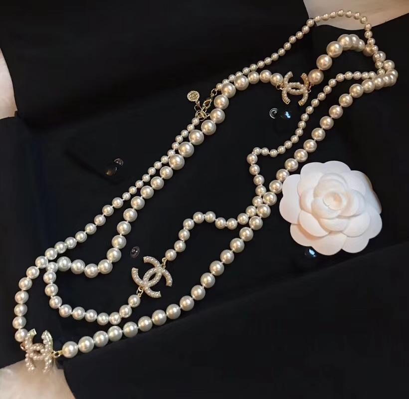 Fashion irregular pearl necklace