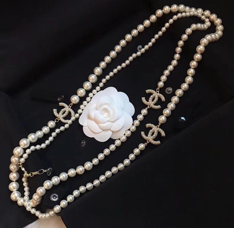 Fashion irregular pearl necklace