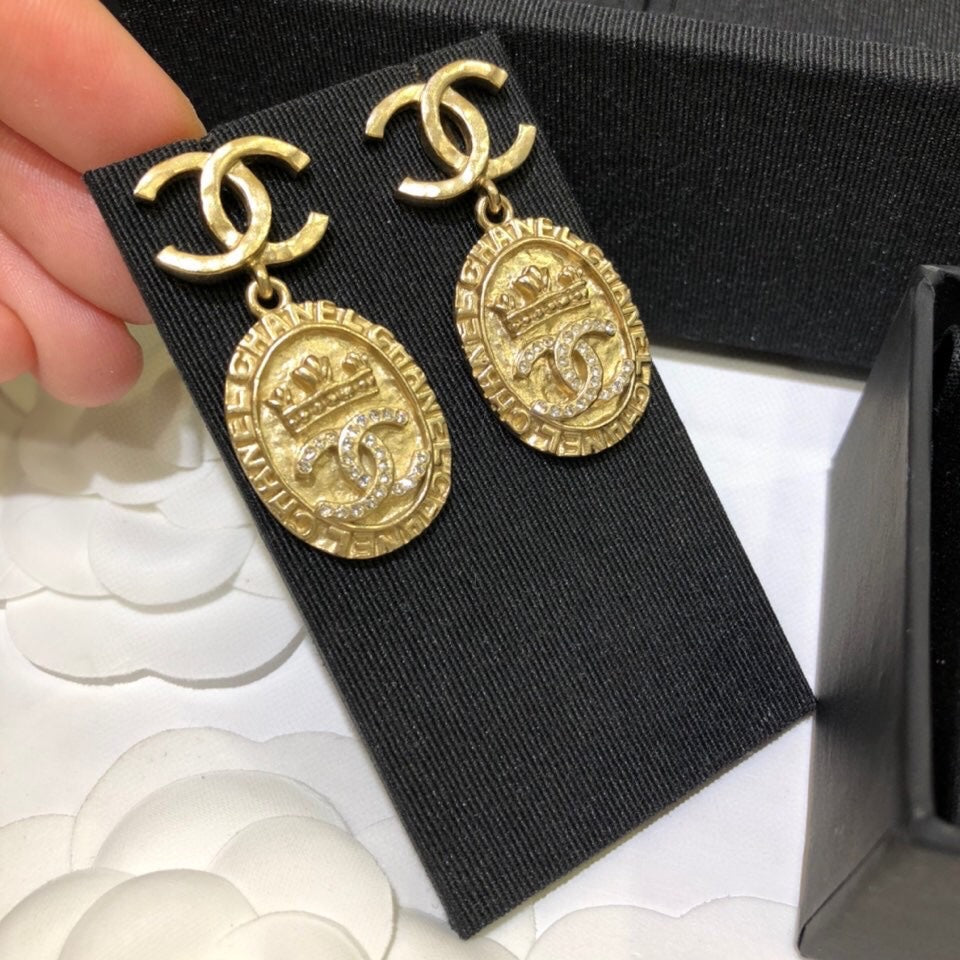 Vintage gold coin relief palace earrings