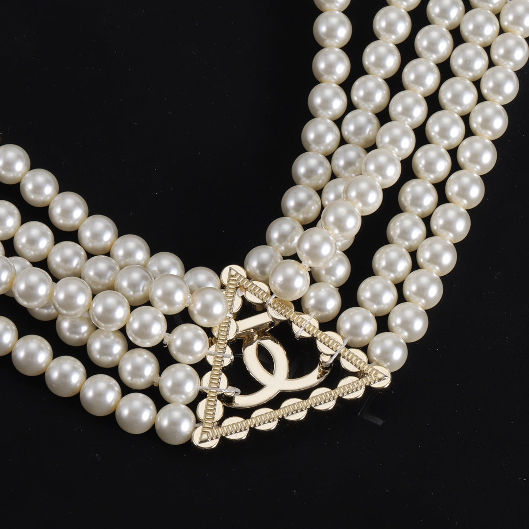 Fashion CC triangle pearl necklace