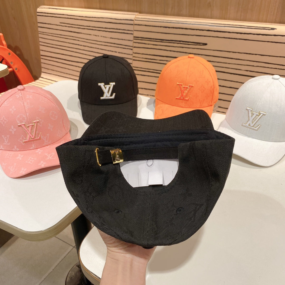 Fashionable four-leaf clover baseball cap