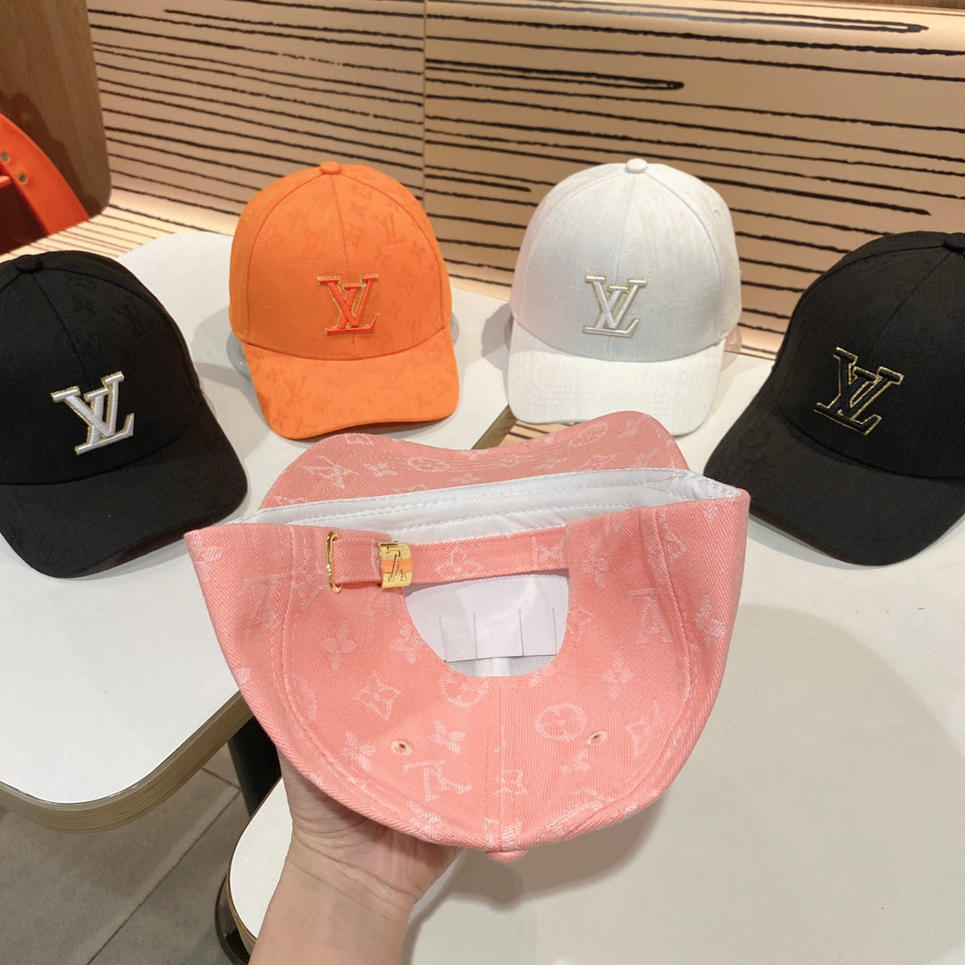 Fashionable four-leaf clover baseball cap