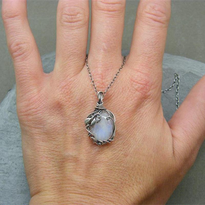 Retro Winding Moonstone Necklace