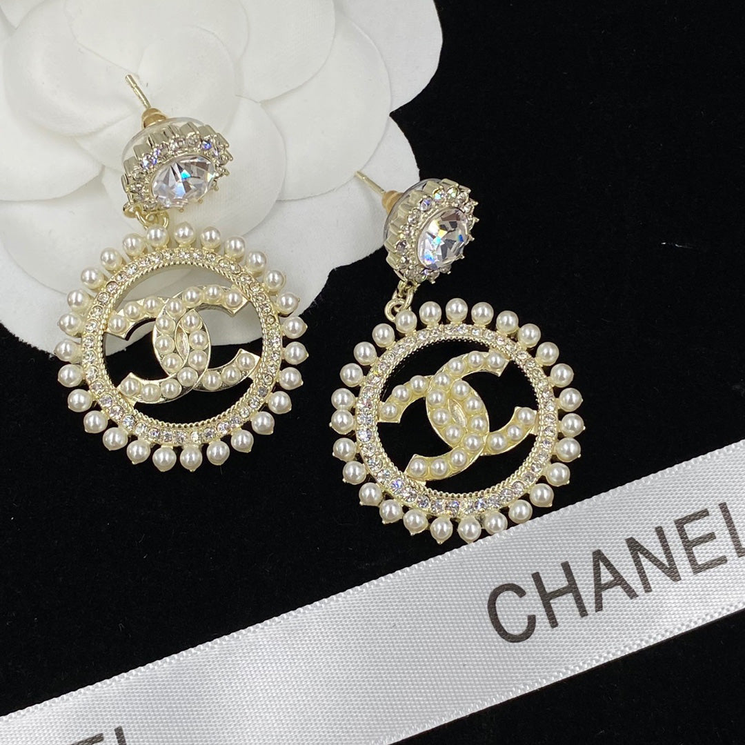 Temperament Pearl Diamond Earrings