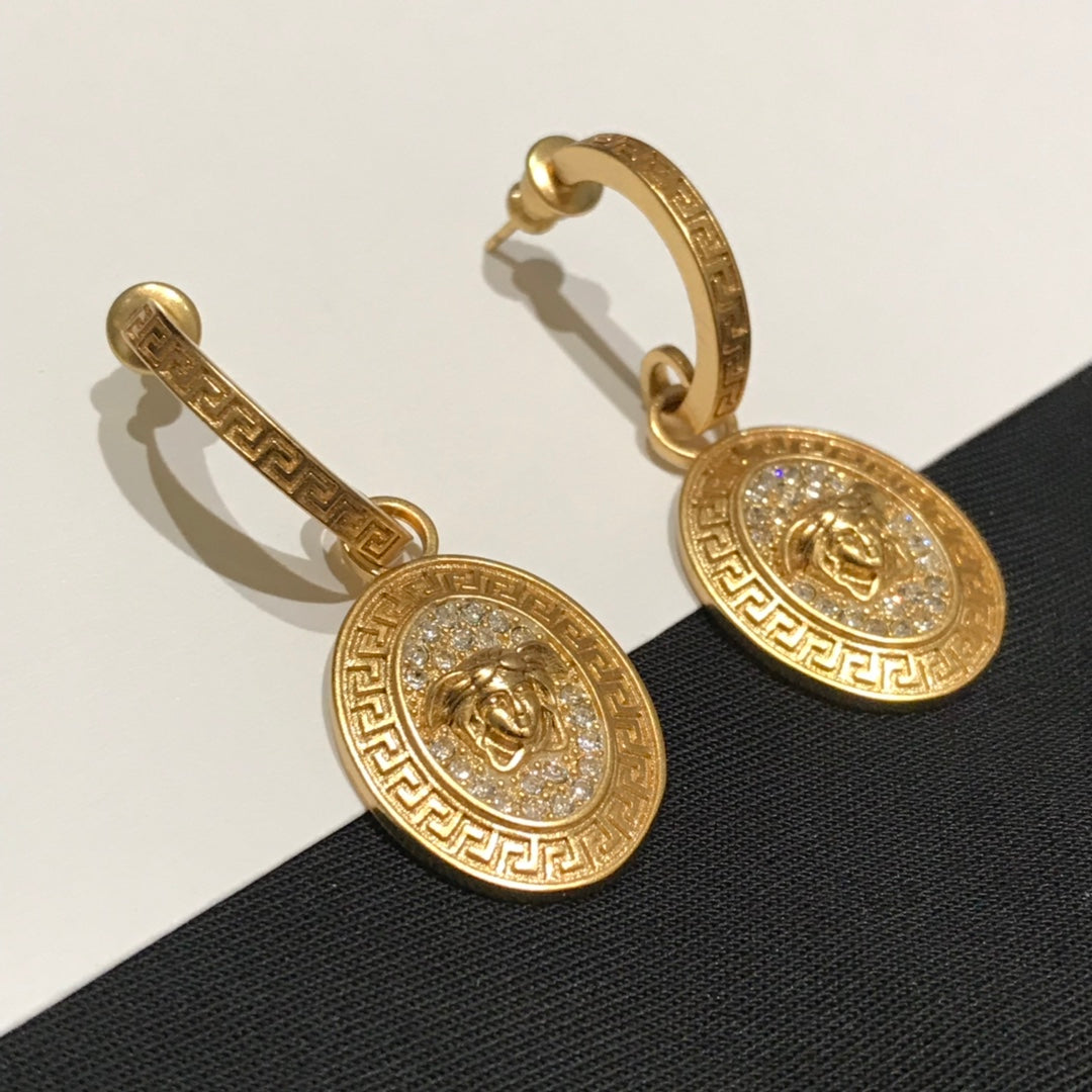 Oval Pendant Labyrinth Design Earrings