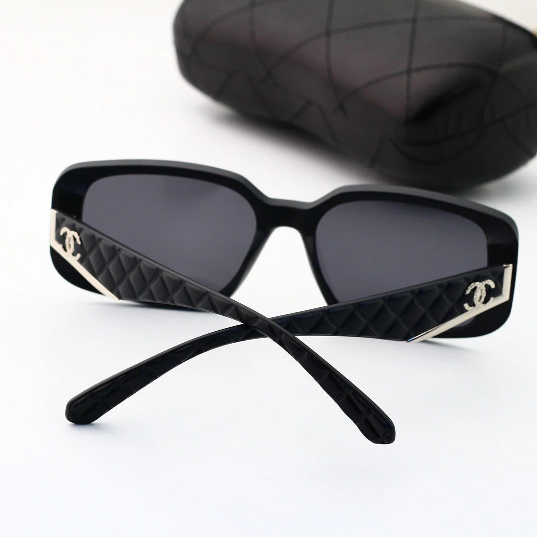 Square frame classic travel sunglasses