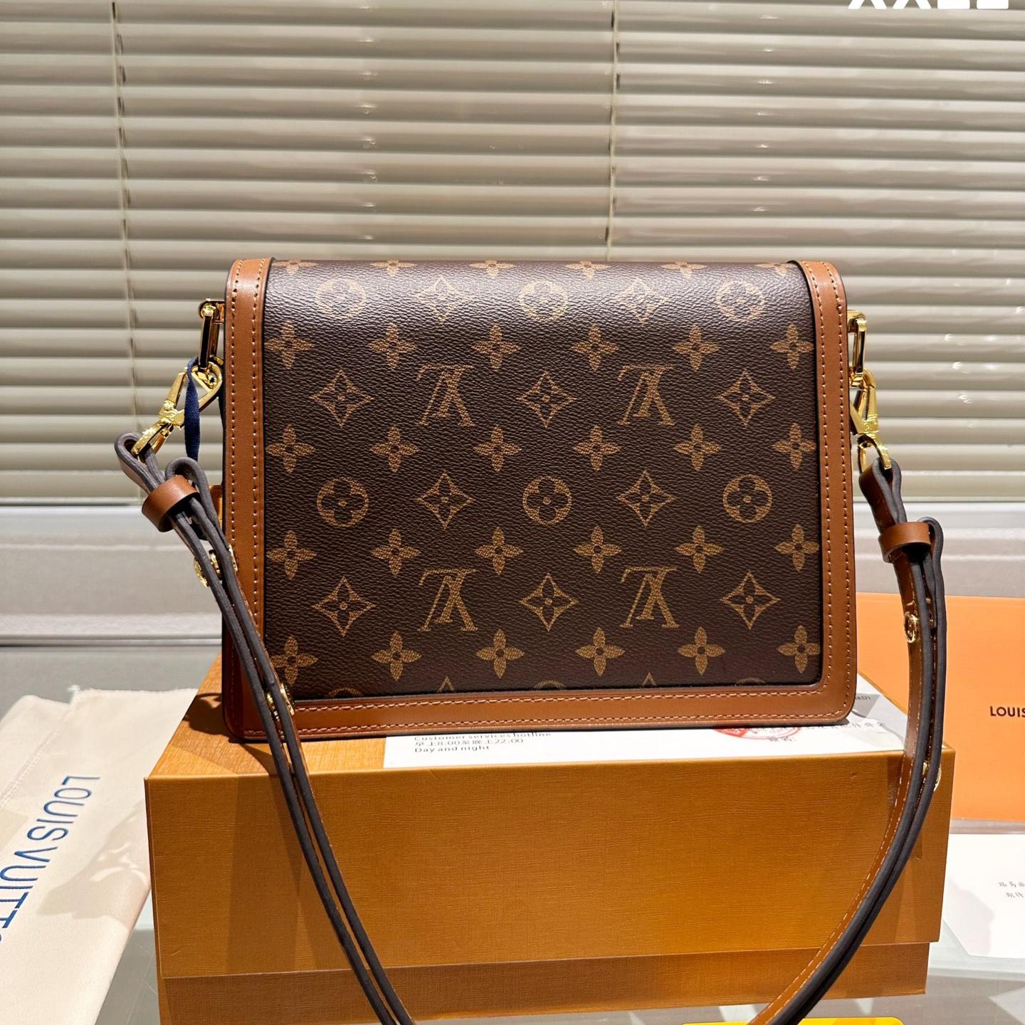 Classic Shoulder Bag W174