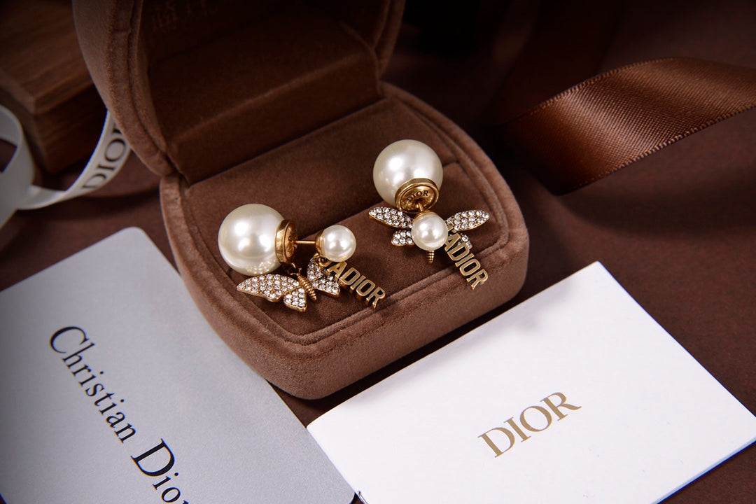 Classic Bee Collection Pearl Earrings