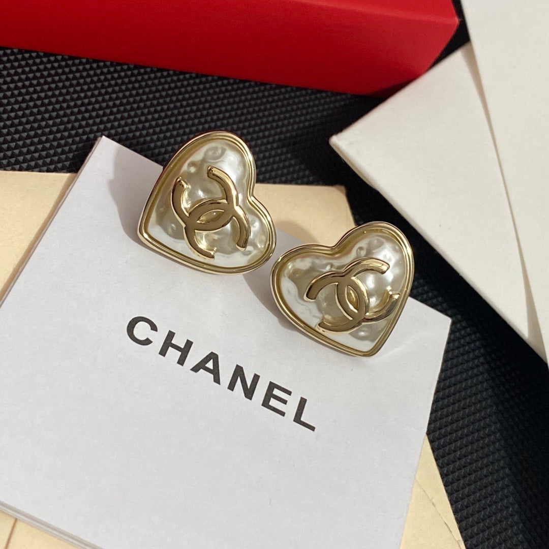 Vintage Pearl Heart Stud Earrings