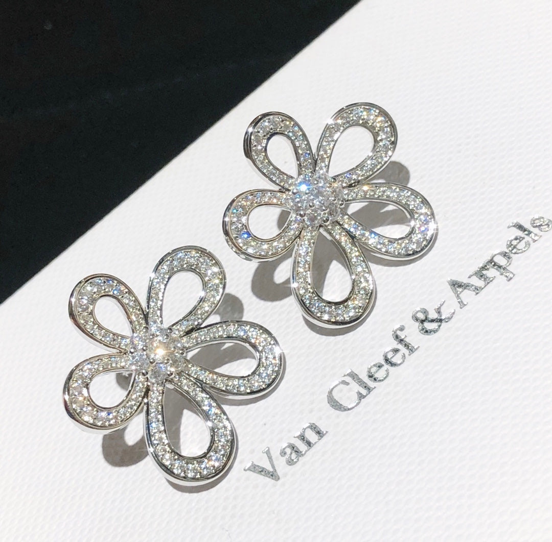 Classic Big Flower Diamond Earrings