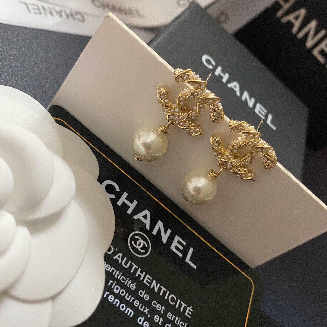 Classic Pearl Earrings