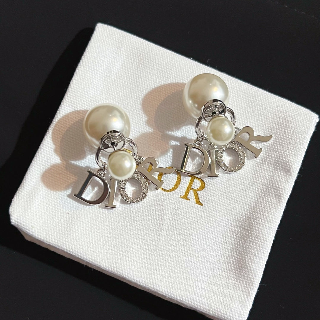 TRIBALES Pearl Earrings