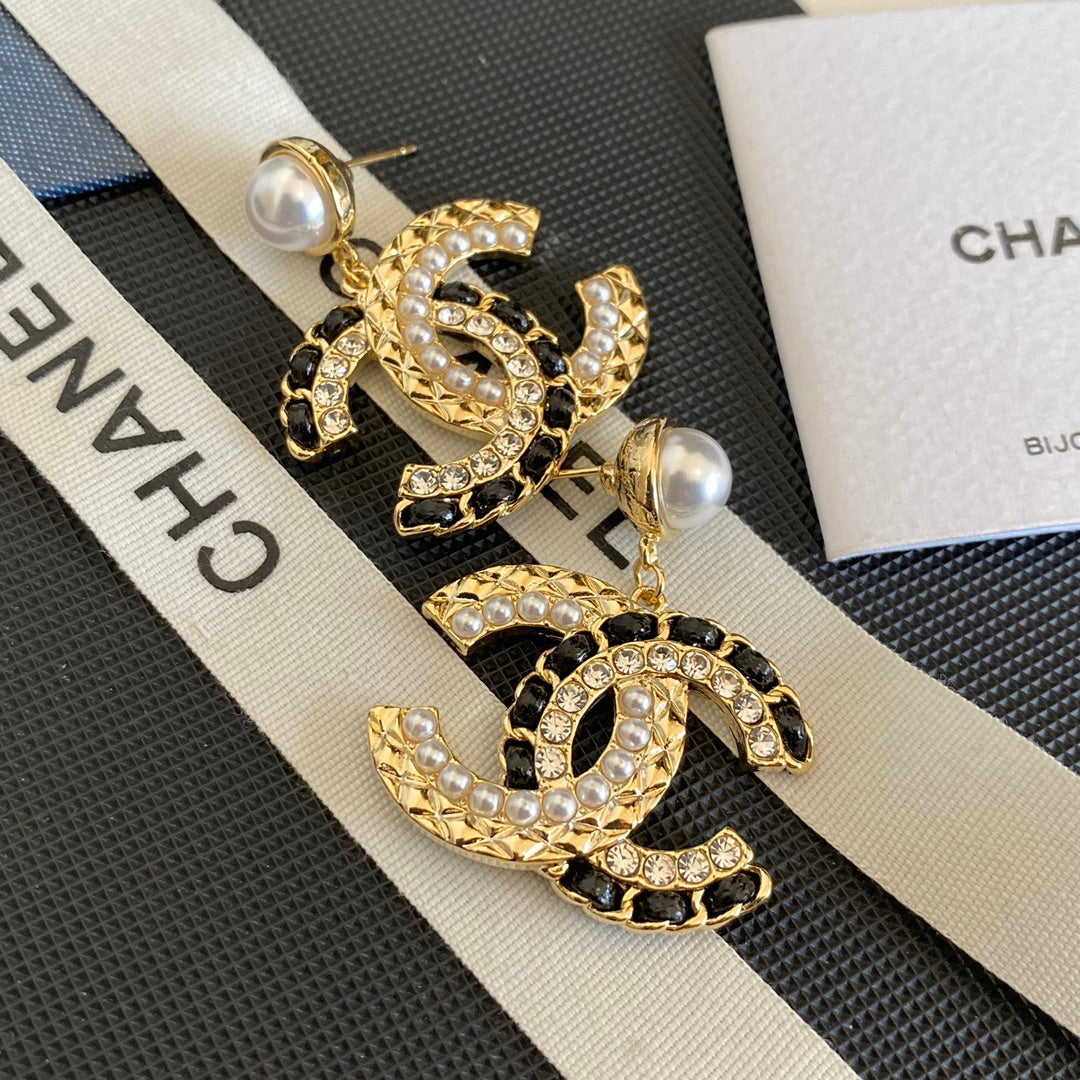 Pearl Diamond Leather Stitching Fashion Earrings