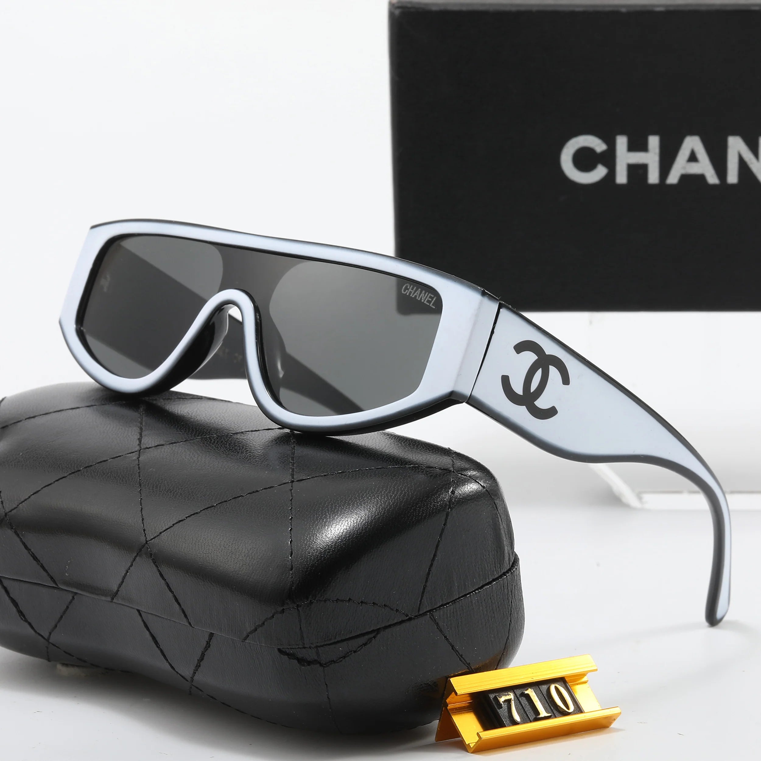 Integrated sports sunglasses