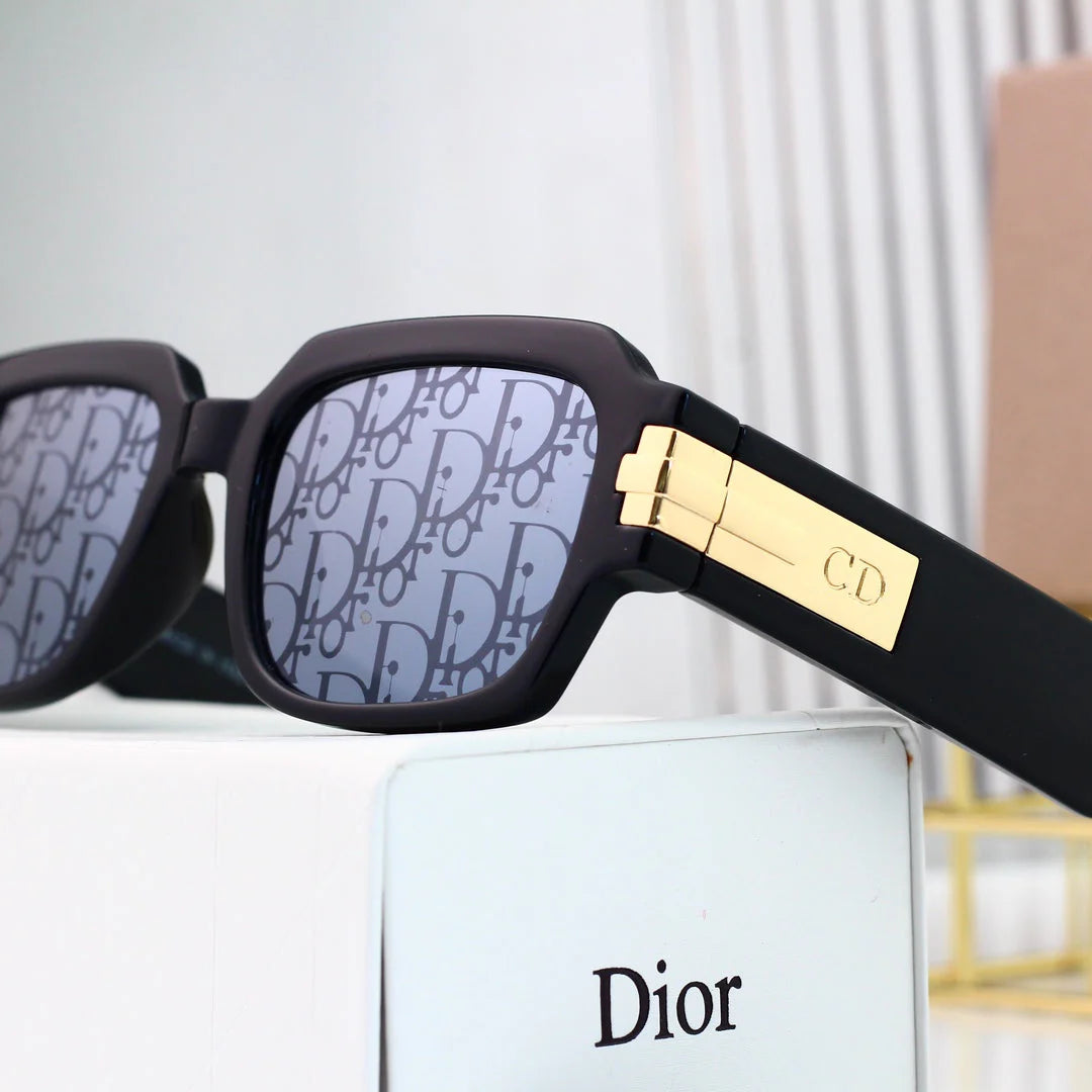 Fashionable small square frame sunglasses