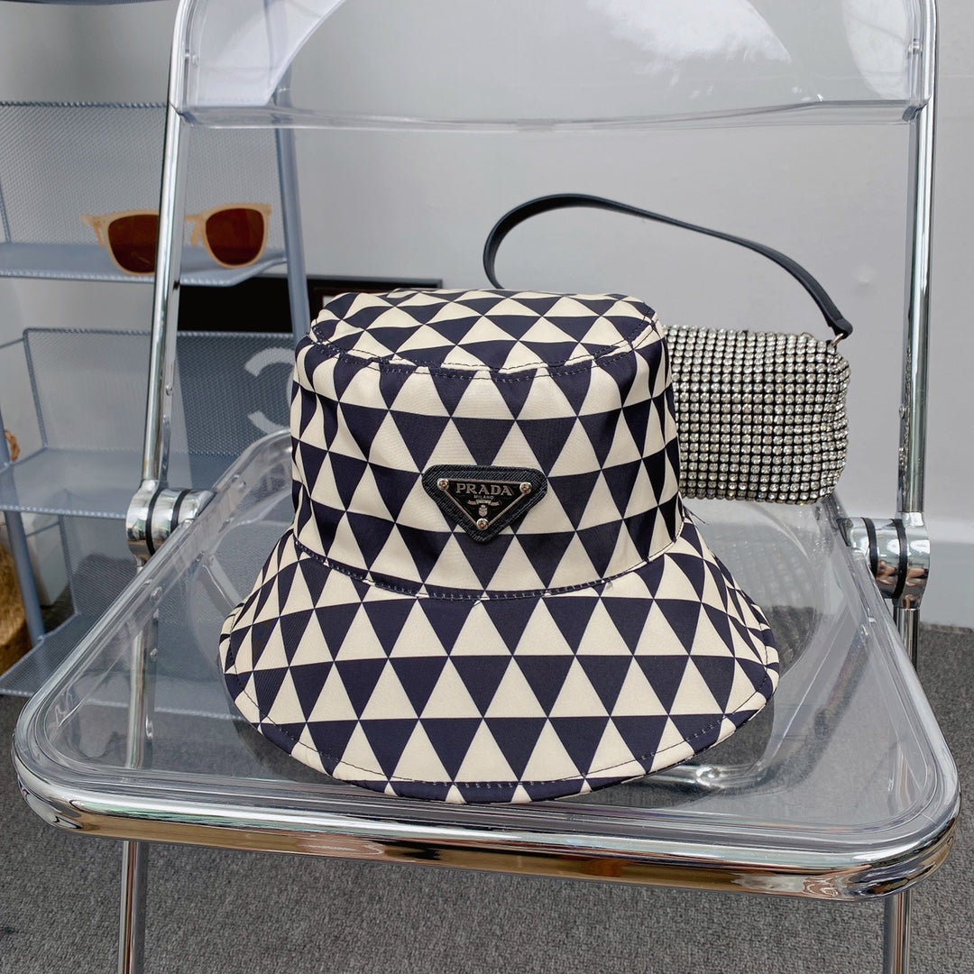 Personality Triangle Plaid Bucket Hat