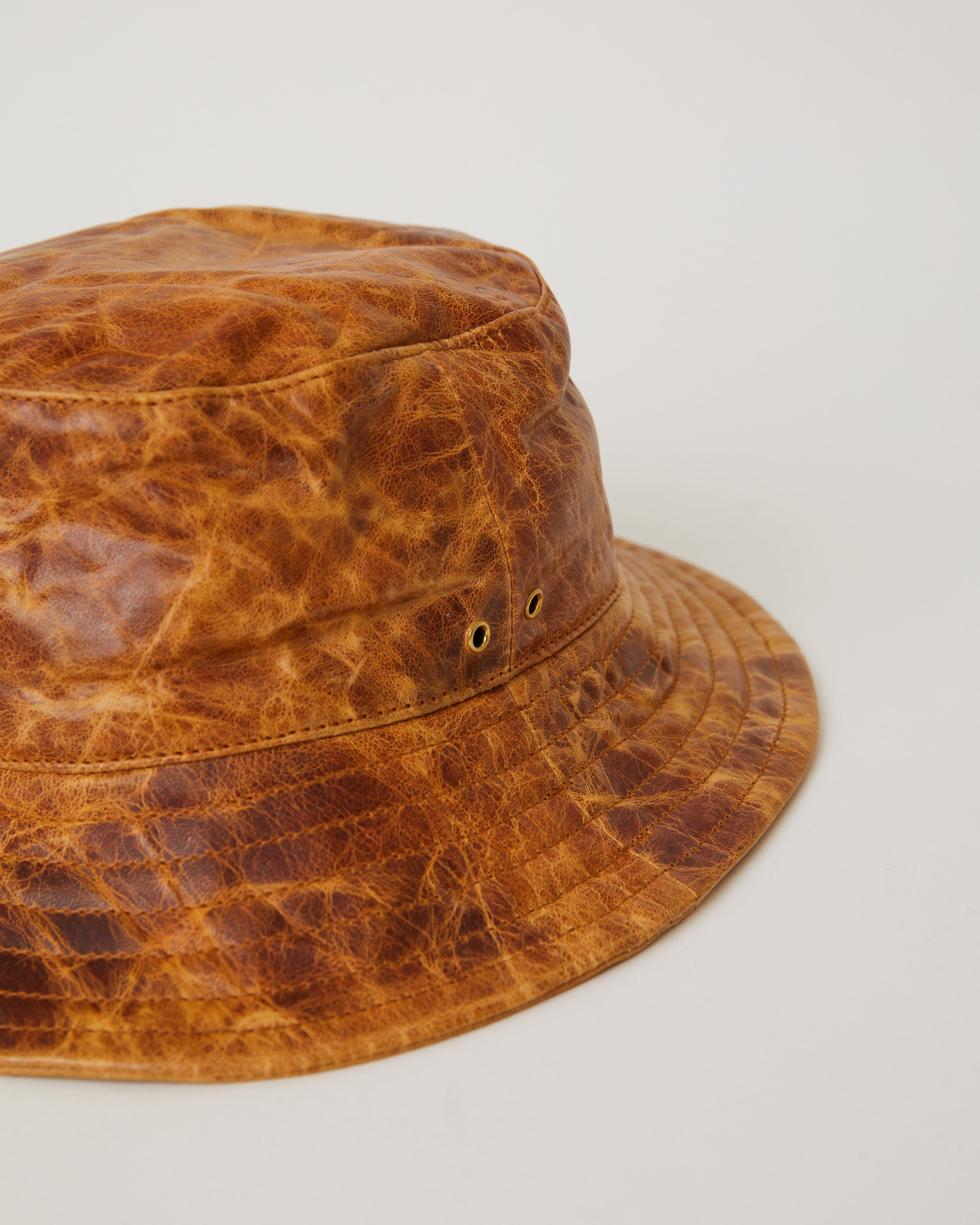 CALI LEATHER BUCKET HAT WASHED