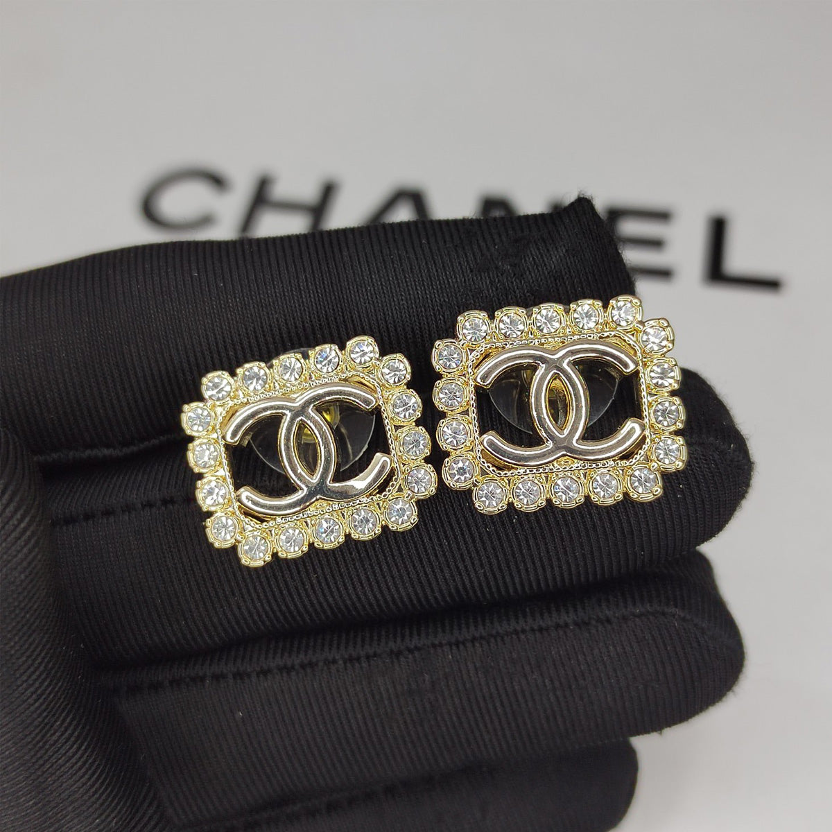 Luxurious Diamond Hollow Stud Earrings