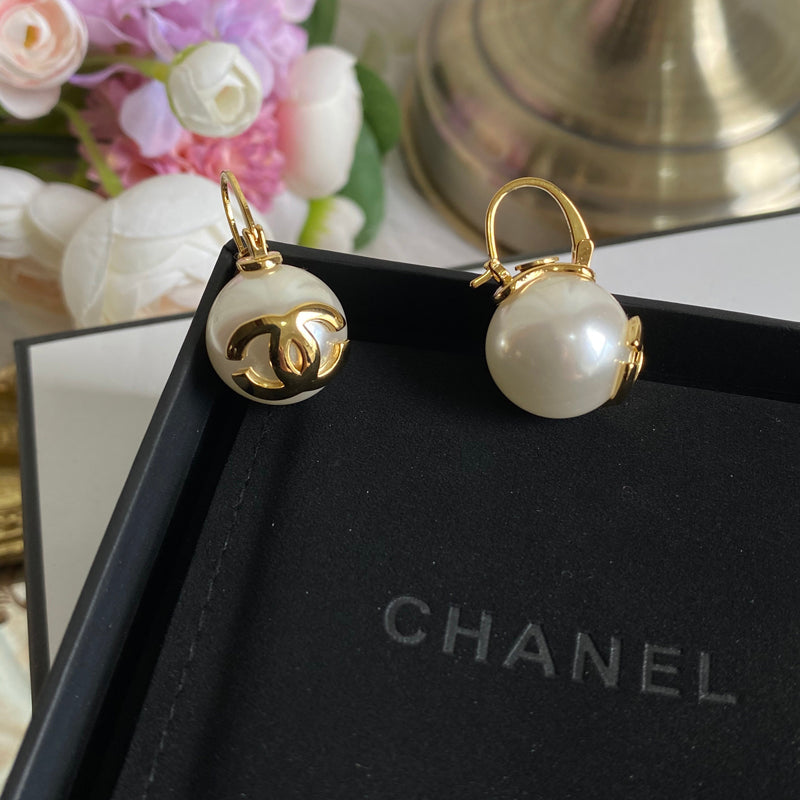 Retro Gold-Plated Pearl Earrings