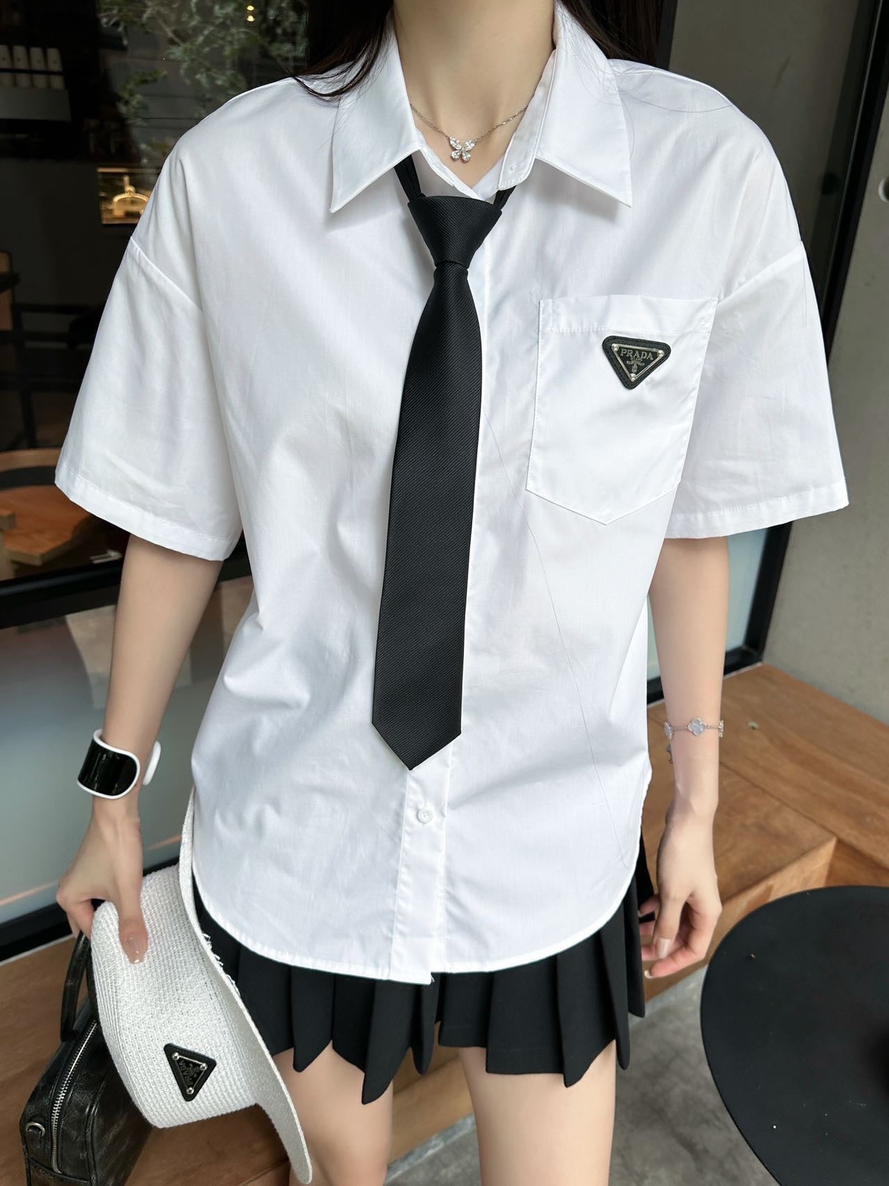 Classic collared short-sleeve shirt