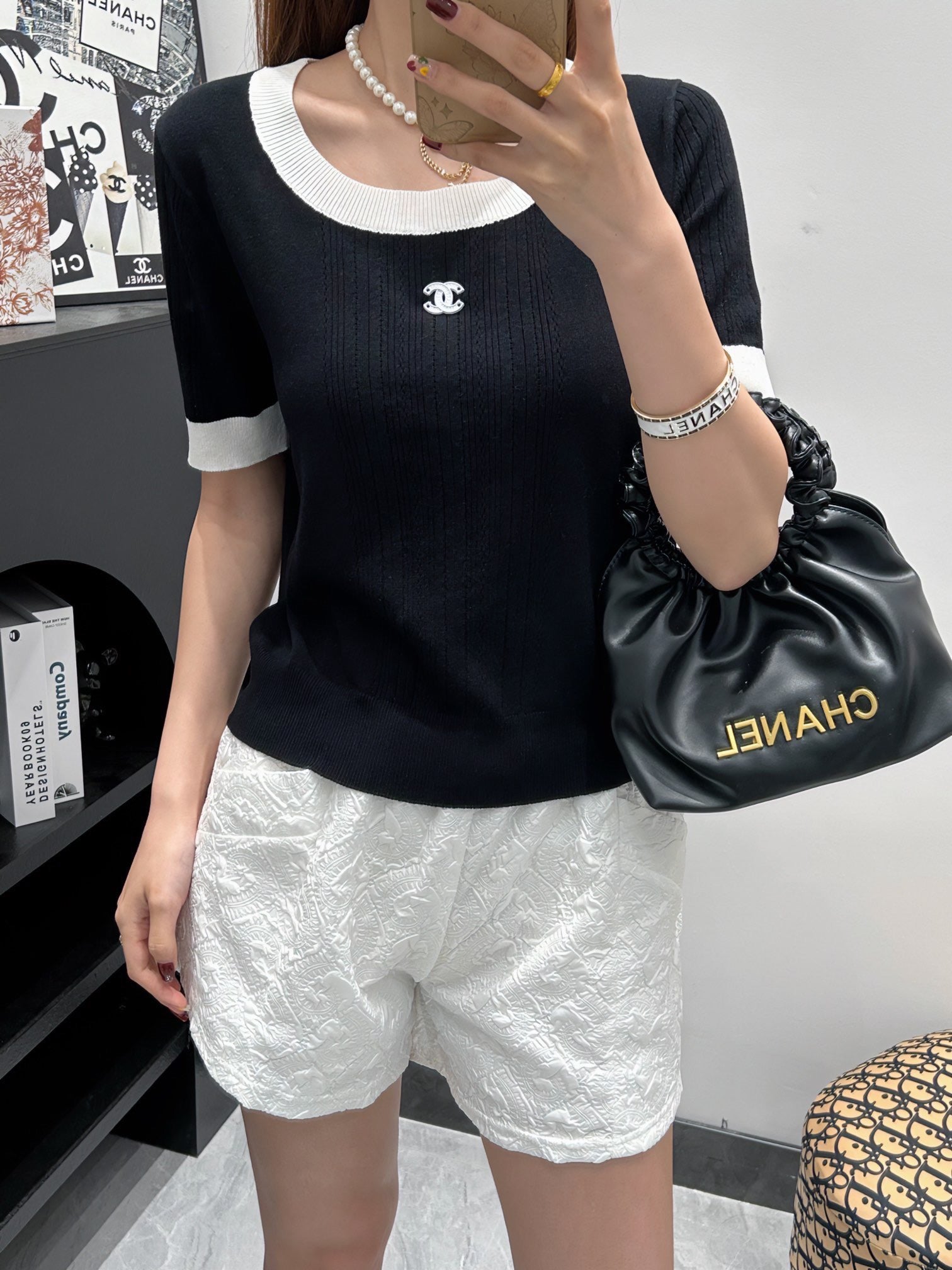 Knitted short-sleeve with cuff edge design