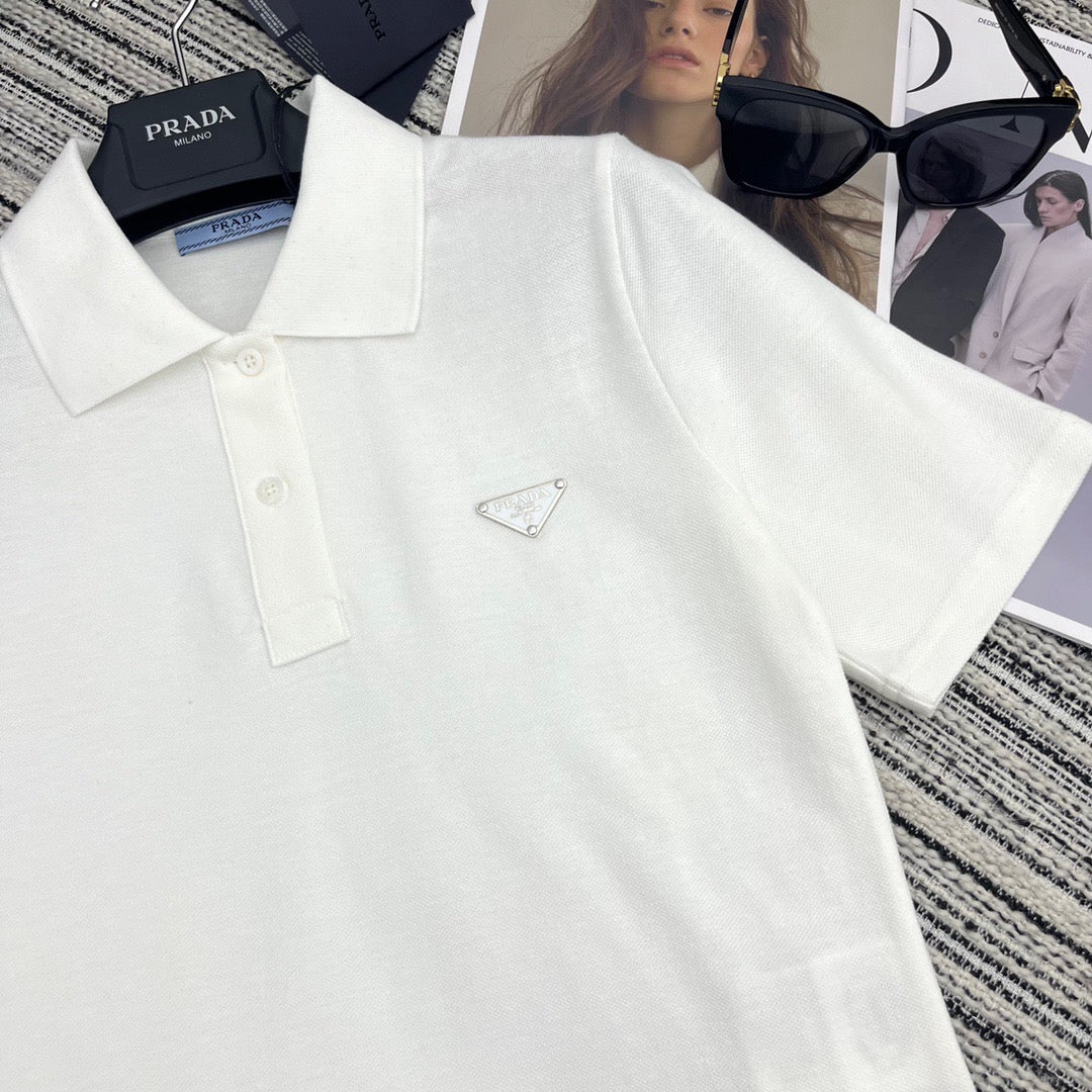 Polo shirt with inverted triangle collar, cropped length