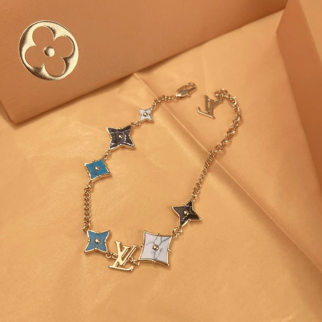 Light luxury four-leaf clover bracelet