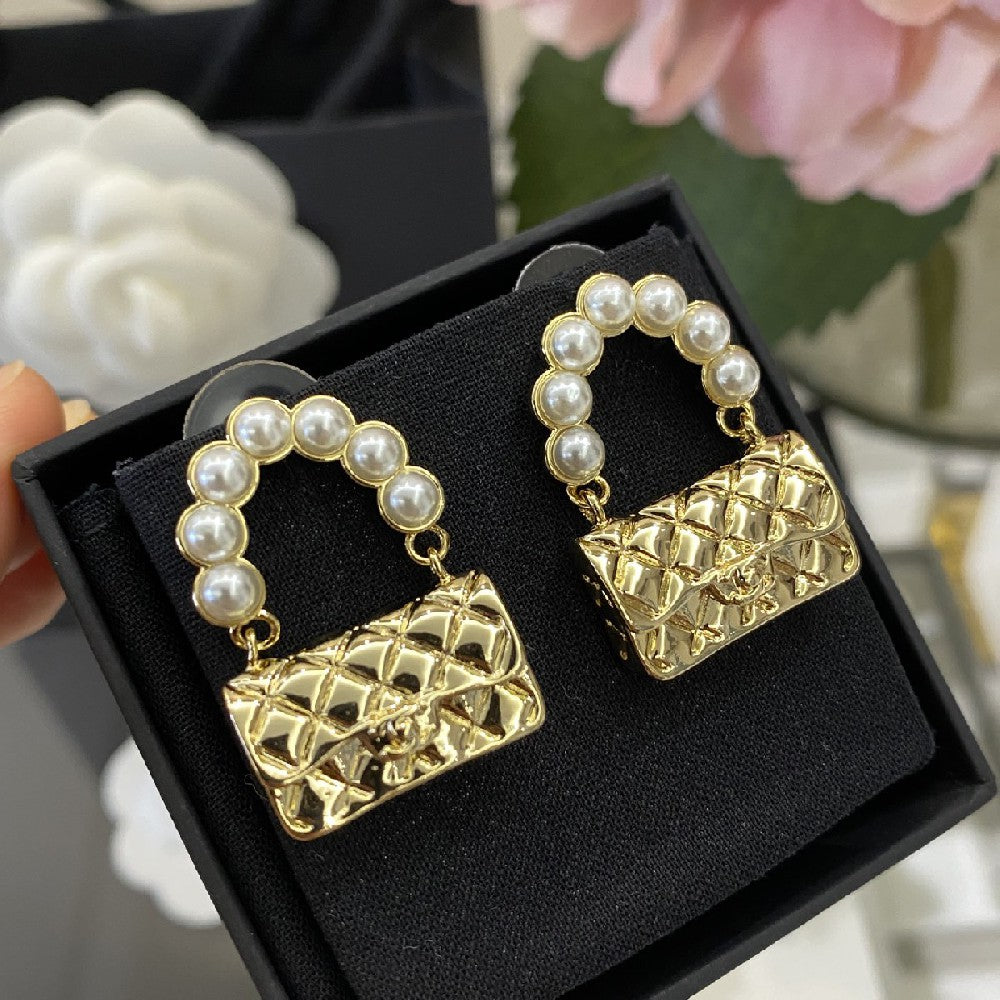 Pearl Earrings In Handbags Shape