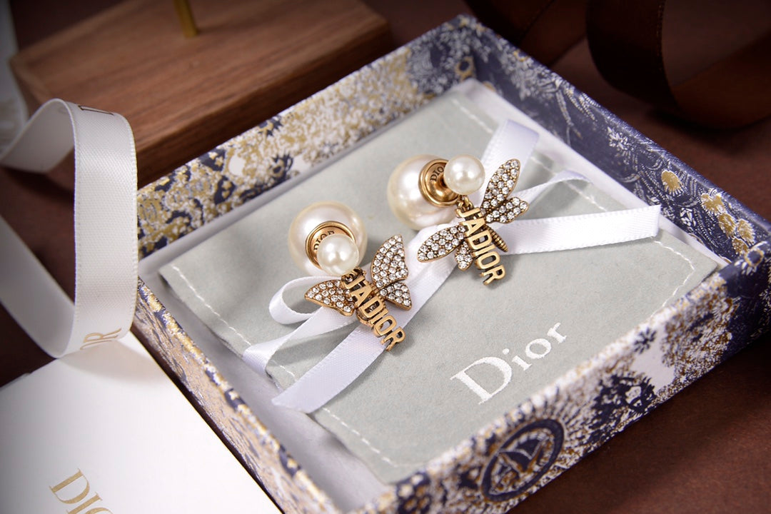 Classic Bee Collection Pearl Earrings