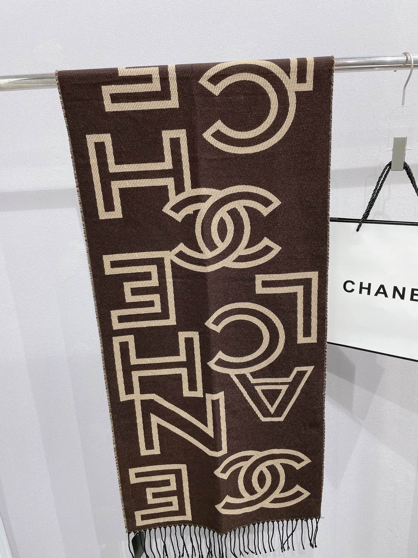 Temperament Twill Logo Jacquard Scarf Shawl