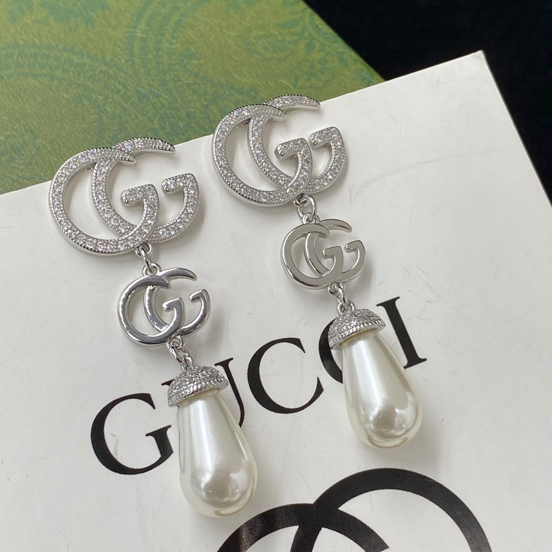 Temperament Logo Stitching Pearl Earrings