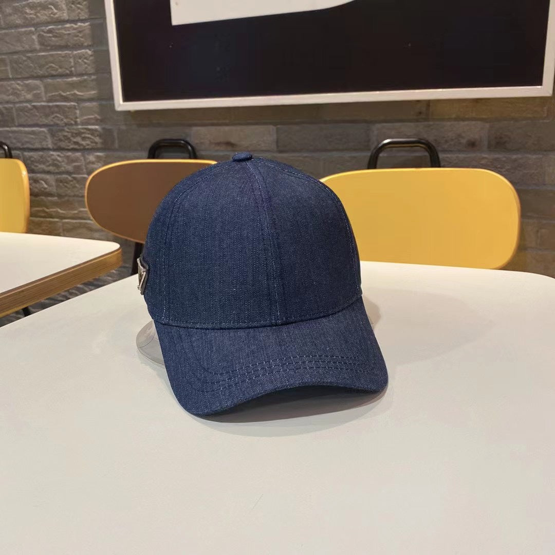 Fashionable and simple dome baseball cap