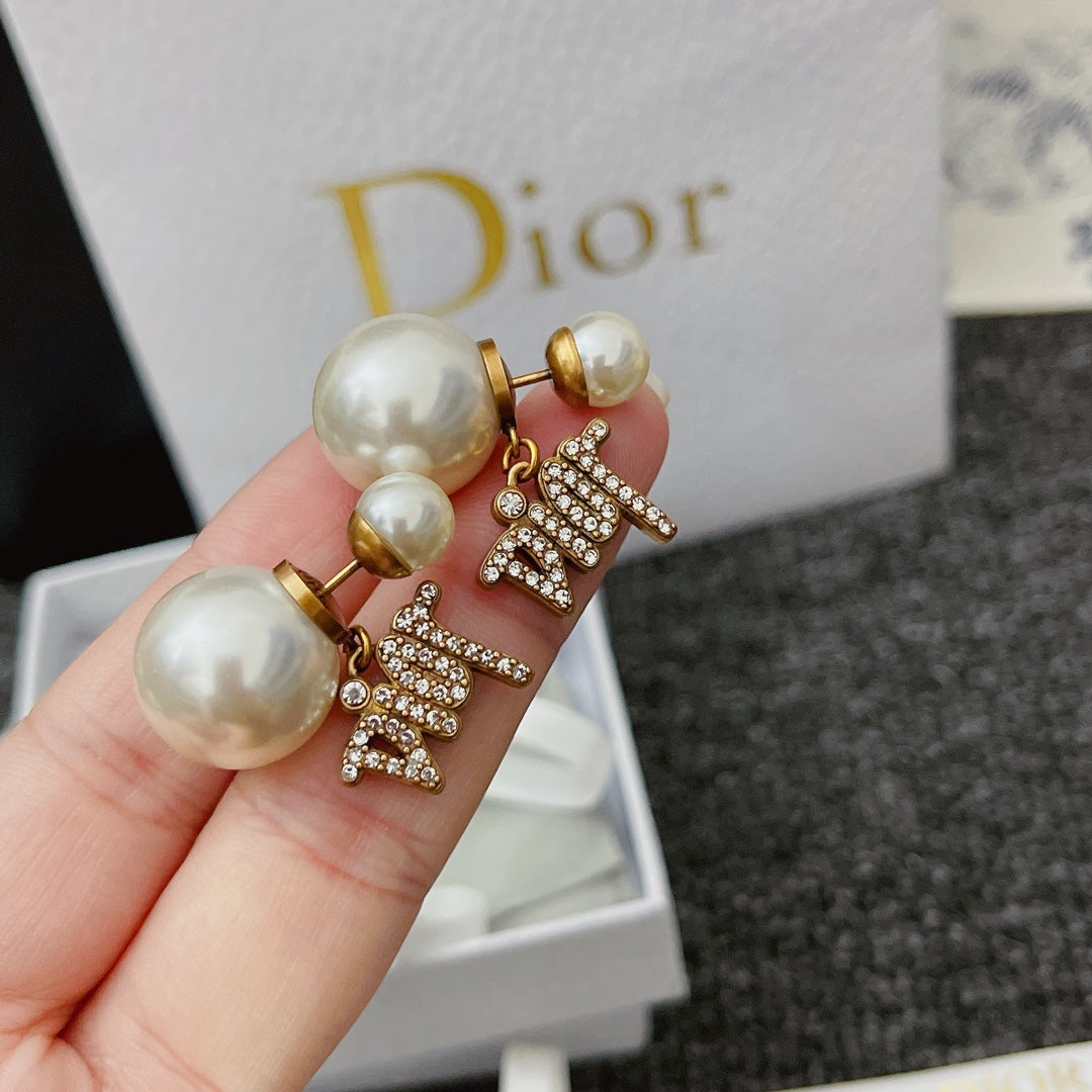 Temperament Diamond Letter Pearl Earrings