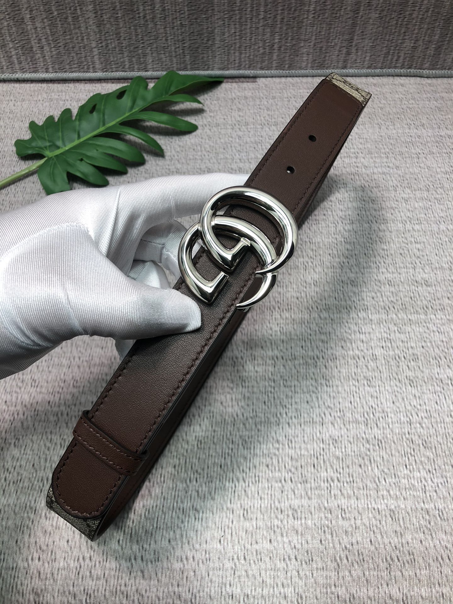 Imported top-grain cowhide belt with tail surface, lined with top-grain calfskin bottom, width 3.0cm