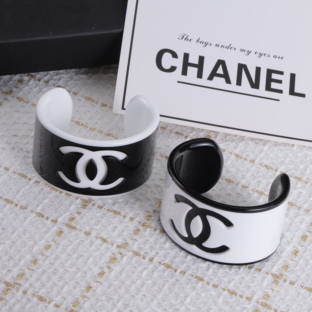 Fashion Logo Acrylic Open Bracelet