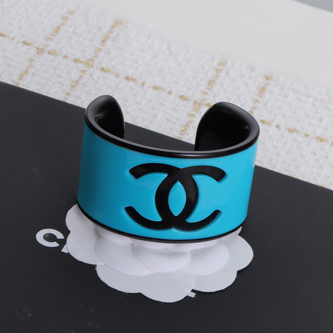 Fashion Logo Acrylic Open Bracelet