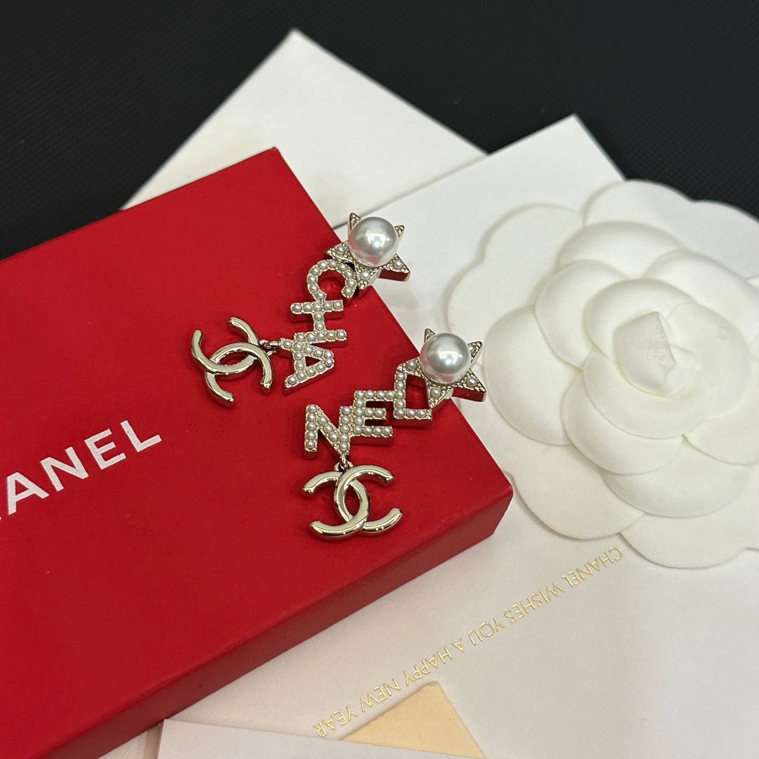 Elegant Letter Pendant Pearl Earrings