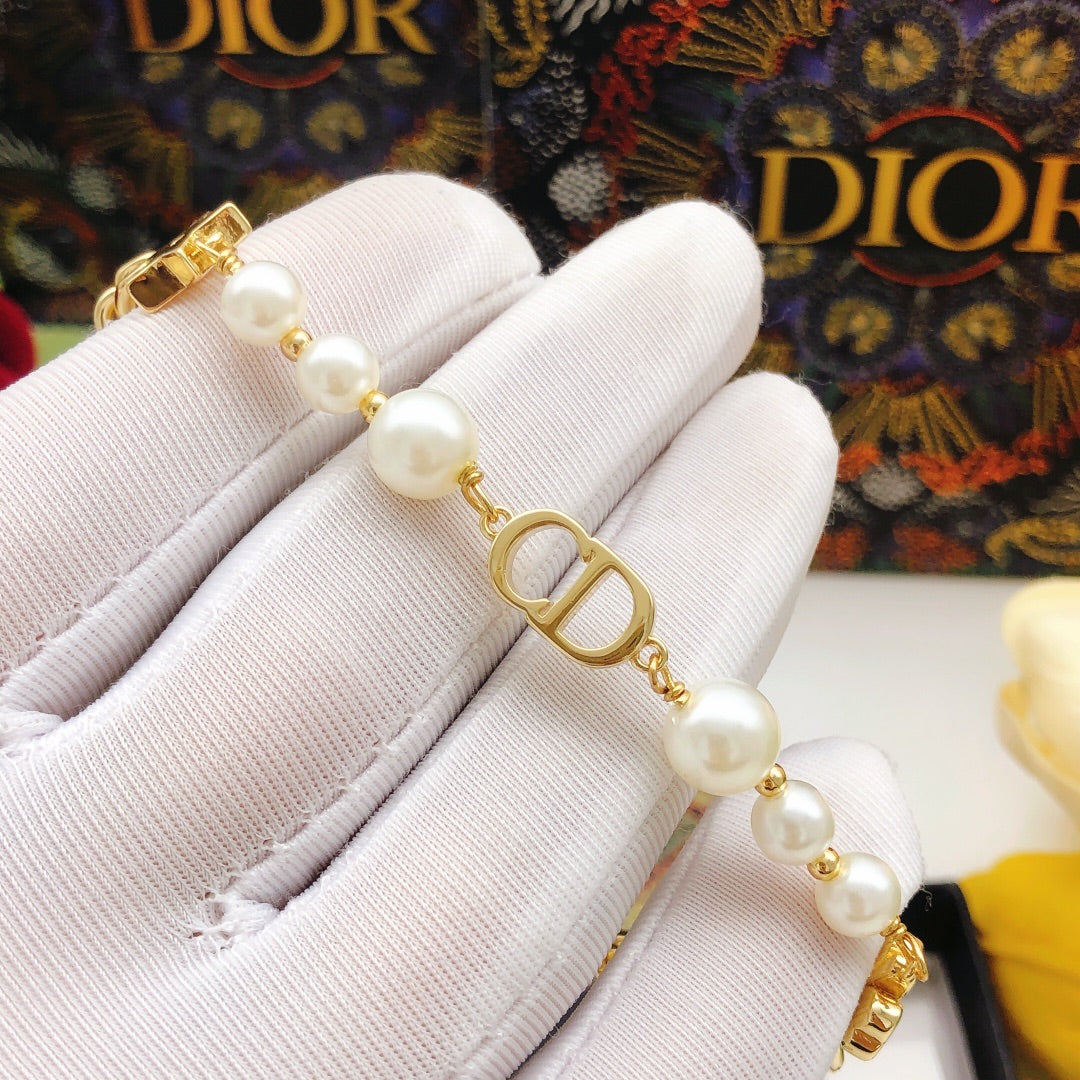 Star Clover Pearl Bracelet