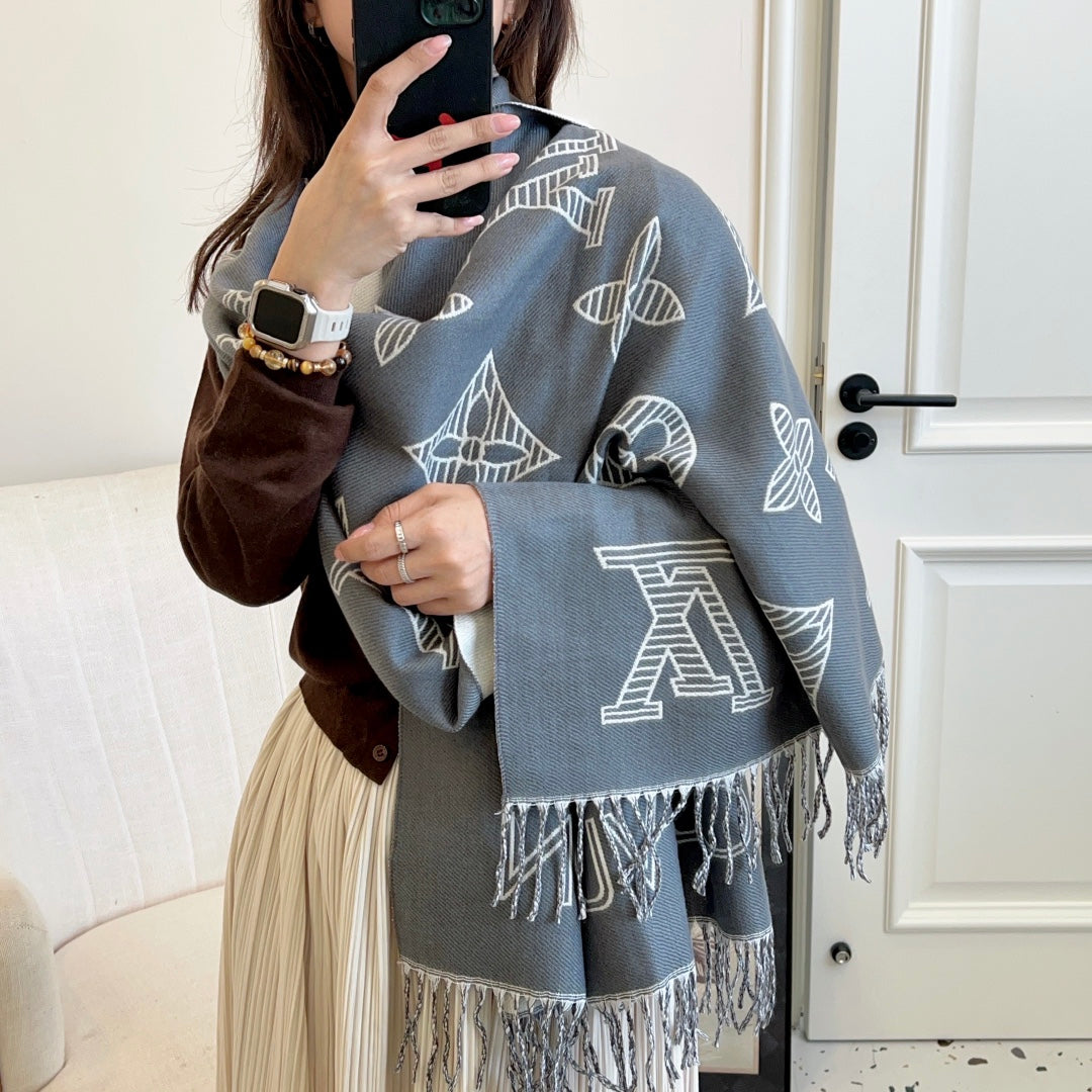 Fringed 100% cashmere shawl scarf