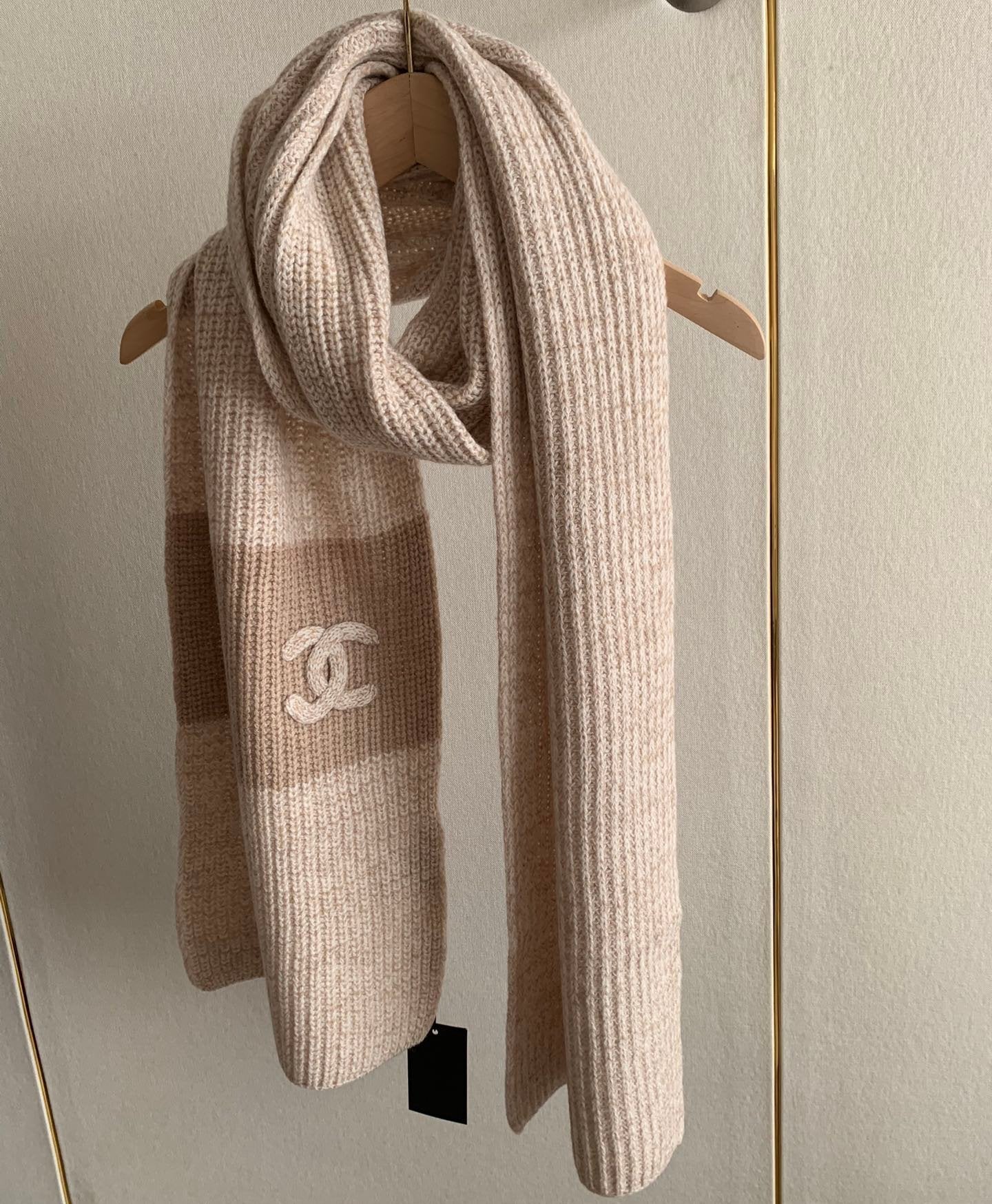 Knitted 100% cashmere scarf