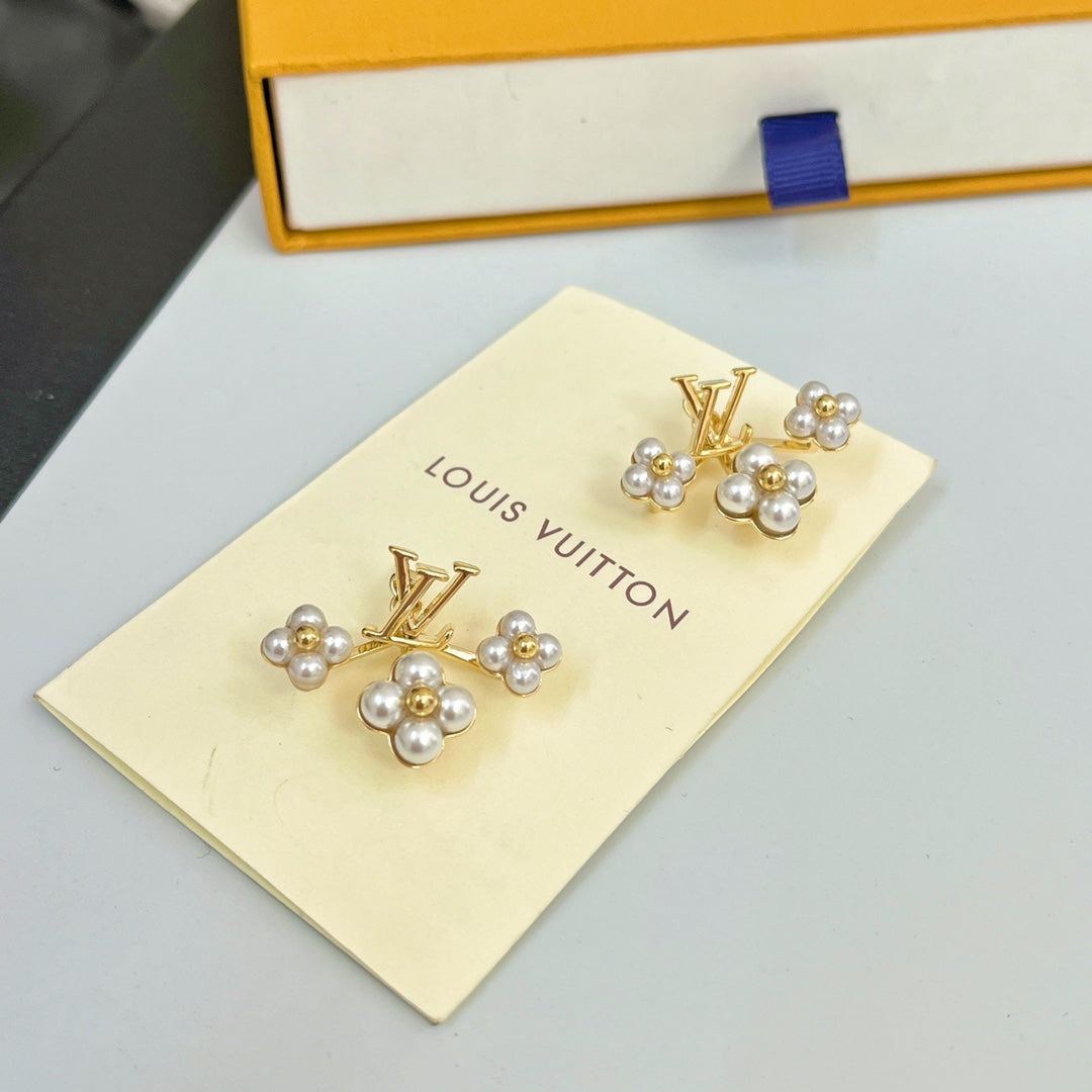 Fashion Pearl Floral Earrings