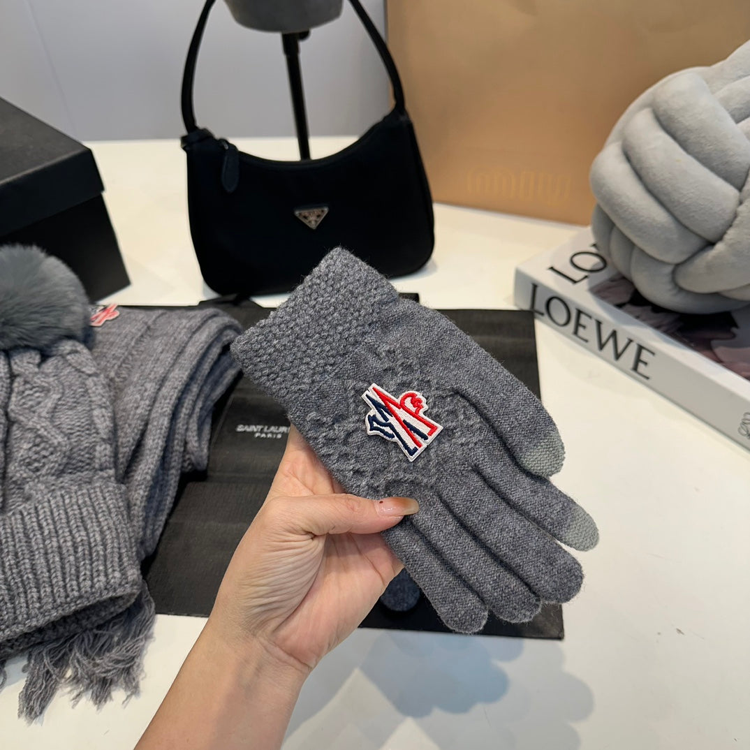 New autumn and winter trends-fashionable wool hat + scarf + gloves