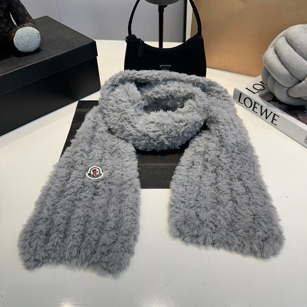 New autumn and winter trends-fashionable wool hat + scarf + gloves