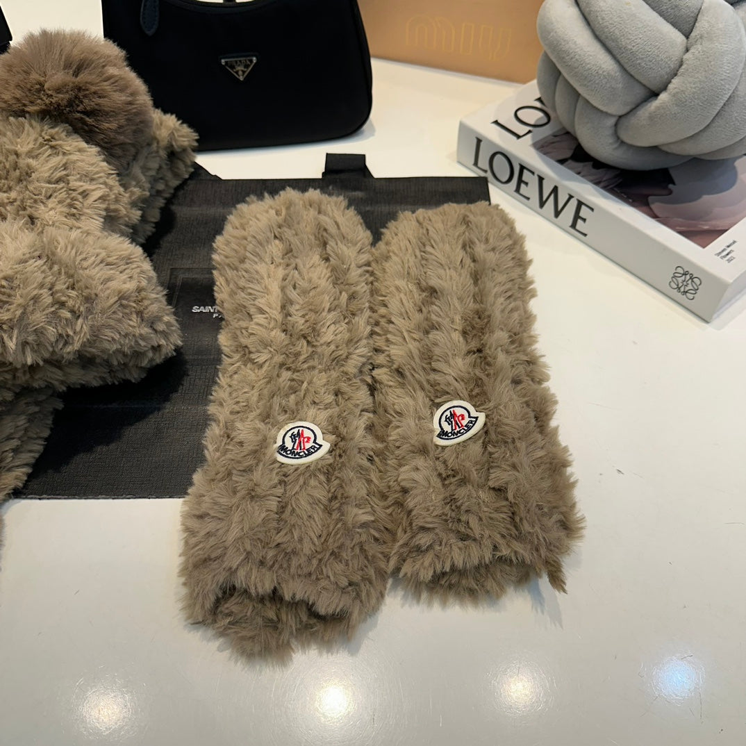 New autumn and winter trends-fashionable wool hat + scarf + gloves